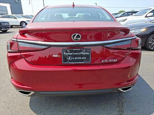 2022 Lexus ES 350 Base