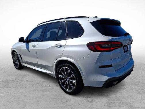 Mineral White Metallic 2023 BMW X5 xDrive40i