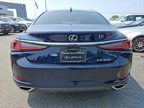 2022 Lexus ES 350 Base