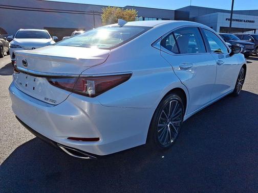 2023 Lexus ES 350 Base