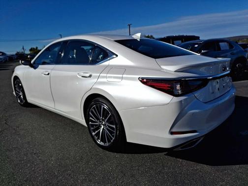 2023 Lexus ES 350 Base