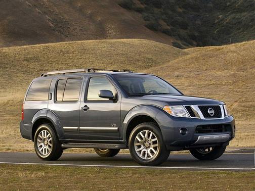 2011 Nissan Pathfinder LE
