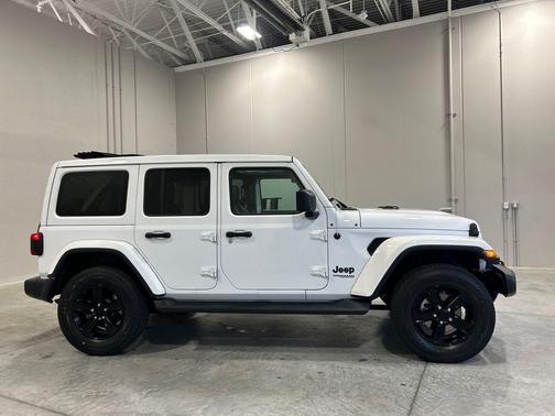 Bright White Clearcoat 2020 Jeep Wrangler Unlimited Sahara