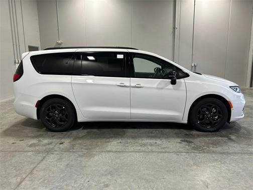 2025 Chrysler Pacifica Hybrid Select