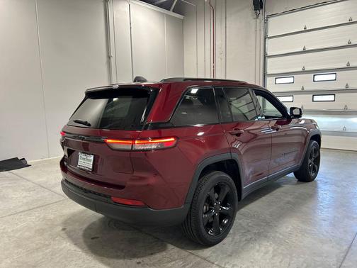 Velvet Red Pearlcoat 2024 Jeep Grand Cherokee Altitude