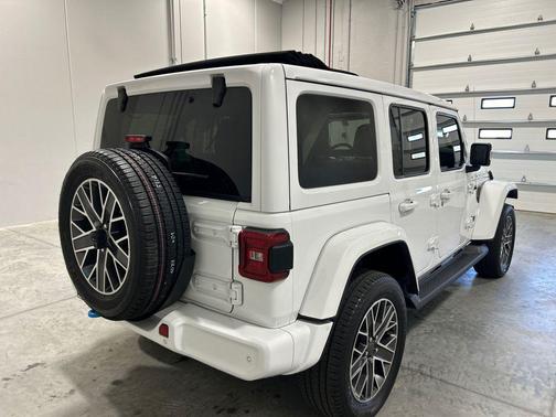 Bright White Clearcoat 2022 Jeep Wrangler Unlimited 4xe Sahara High Altitude