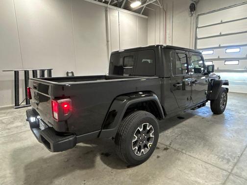 Black Clearcoat 2026 Jeep Gladiator Sport
