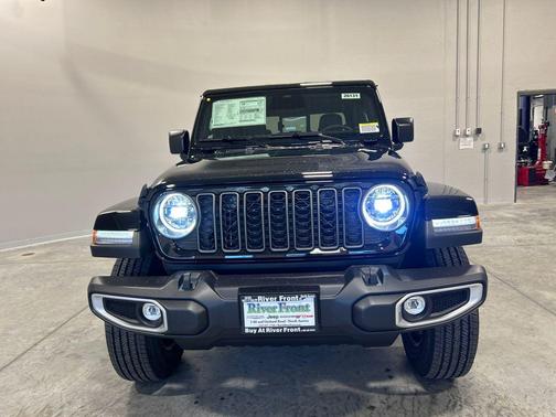 Black Clearcoat 2026 Jeep Gladiator Sport