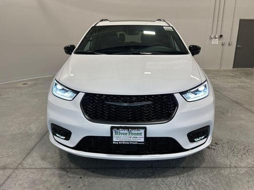 Bright White Clearcoat 2026 Chrysler Pacifica Limited