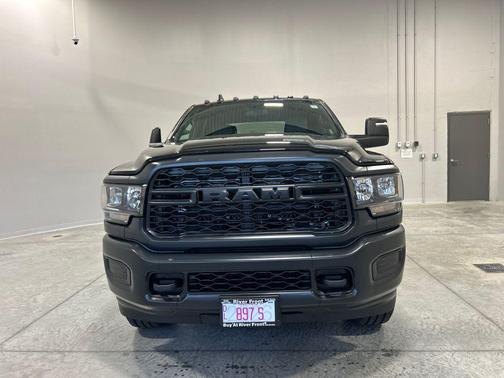 Diamond Black Crystal Pearlcoat 2024 RAM 2500 Tradesman Crew Cab 4x4 8' Box