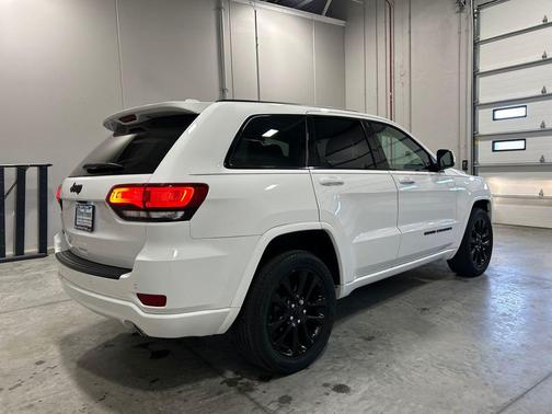 Bright White Clearcoat 2018 Jeep Grand Cherokee Altitude