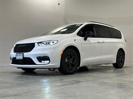 2025 Chrysler Pacifica Hybrid Select