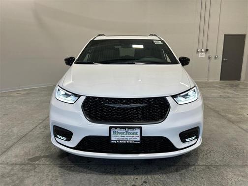 2025 Chrysler Pacifica Hybrid Select