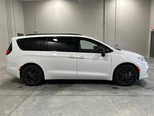 2025 Chrysler Pacifica Hybrid Select