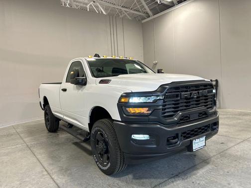 Bright White Clearcoat 2026 RAM 2500 Tradesman Regular Cab 4x4 8' Box