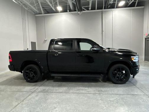 Diamond Black Crystal Pearlcoat 2022 RAM 1500 Laramie