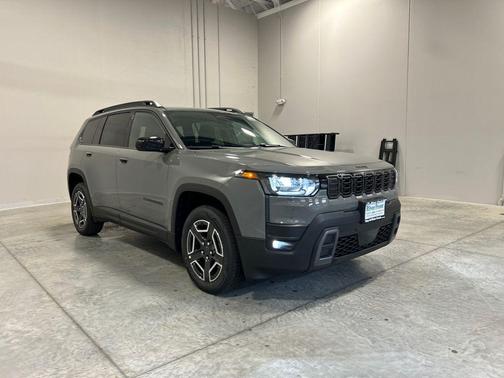 Sting-Gray Clearcoat 2026 Jeep Cherokee Laredo 4x4