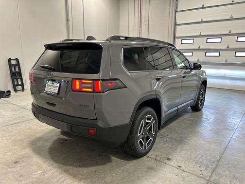 Sting-Gray Clearcoat 2026 Jeep Cherokee Laredo 4x4