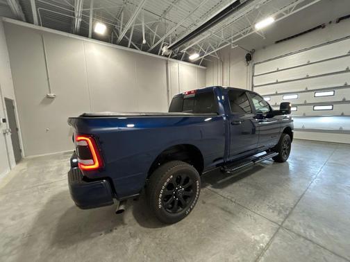 Patriot Blue Pearlcoat 2024 RAM 2500 Laramie Crew Cab 4x4 6'4' Box