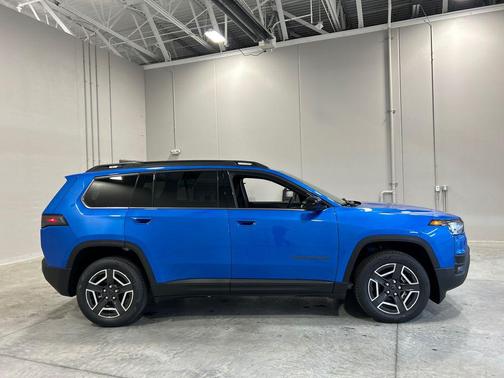 Hydro Blue Pearlcoat 2026 Jeep Cherokee Laredo