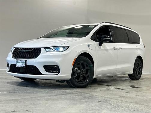 2025 Chrysler Pacifica Hybrid Select