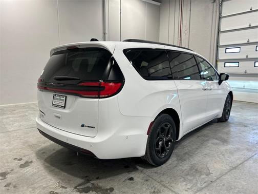 2025 Chrysler Pacifica Hybrid Select