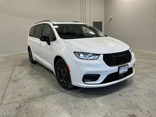 2025 Chrysler Pacifica Hybrid Select