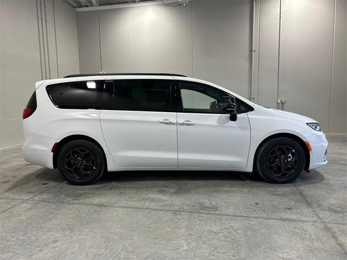 2025 Chrysler Pacifica Hybrid Select