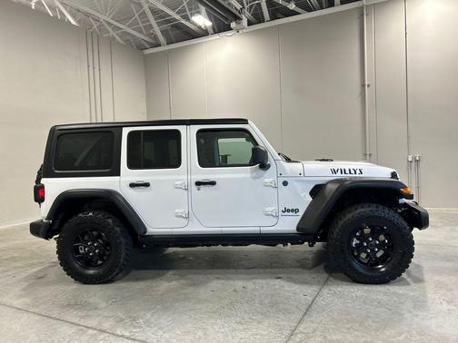 Bright White Clearcoat 2025 Jeep Wrangler 4xe Willys