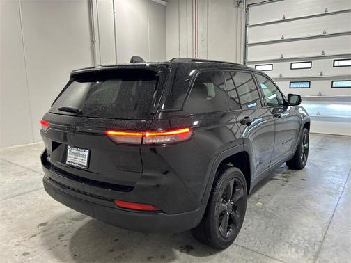 2024 Jeep Grand Cherokee Laredo