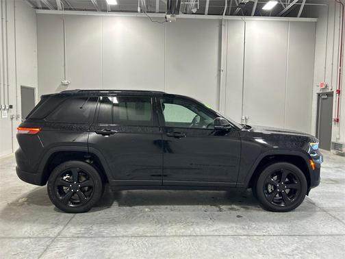 2024 Jeep Grand Cherokee Laredo