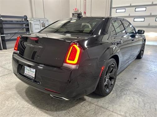 2022 Chrysler 300 Touring L