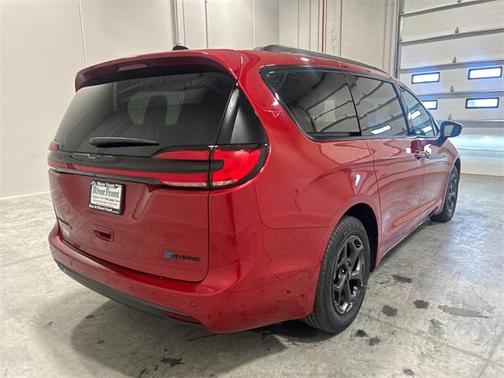2025 Chrysler Pacifica Hybrid Select