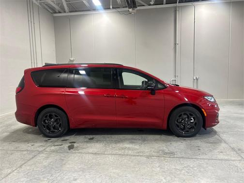 2025 Chrysler Pacifica Hybrid Select
