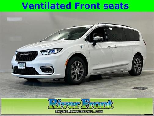 2025 Chrysler Pacifica Hybrid Pinnacle