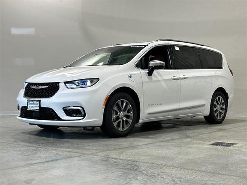 2025 Chrysler Pacifica Hybrid Pinnacle