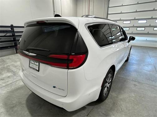 2025 Chrysler Pacifica Hybrid Pinnacle