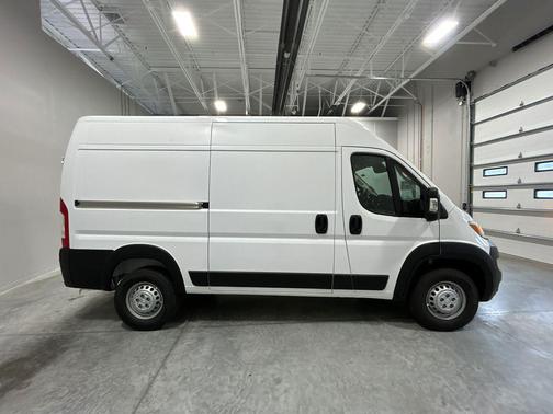 Bright White Clearcoat 2025 RAM ProMaster 2500 Tradesman