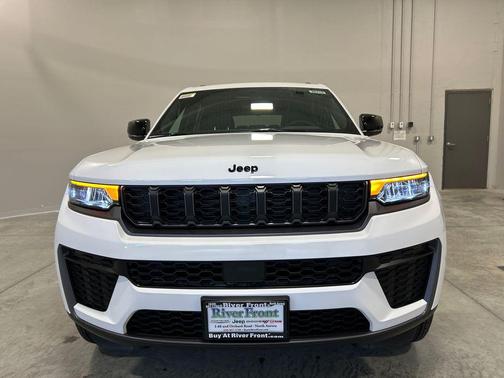 Bright White Clearcoat 2026 Jeep Grand Cherokee L Altitude