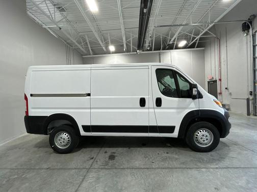 Bright White Clearcoat 2026 RAM ProMaster 1500 Low Roof