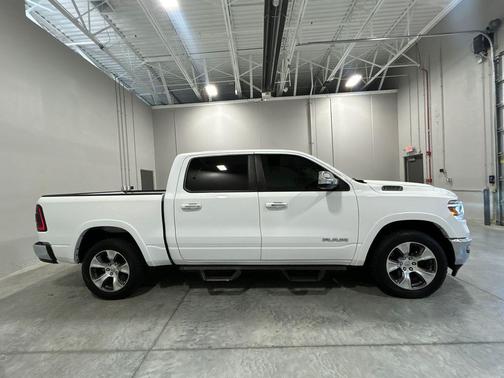 Bright White Clearcoat 2022 RAM 1500 Laramie