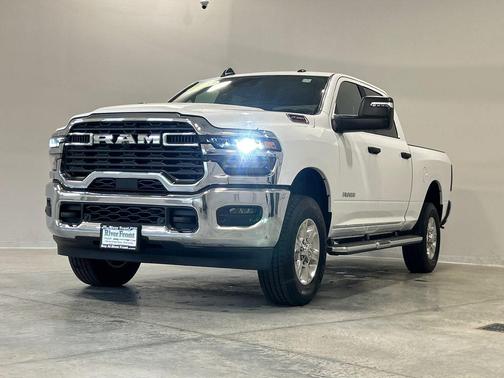 Bright White Clearcoat 2026 RAM 2500 Big Horn Crew Cab 4x4 6'4' Box