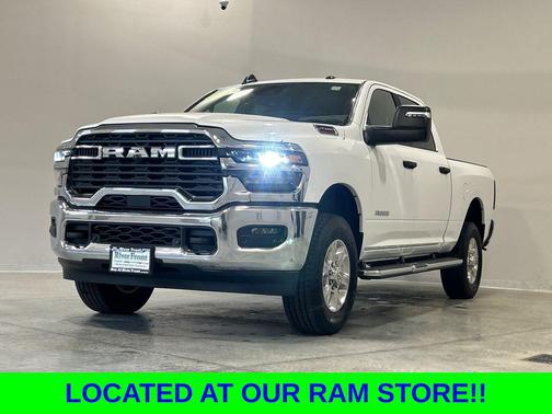 Bright White Clearcoat 2026 RAM 2500 Big Horn Crew Cab 4x4 6'4' Box
