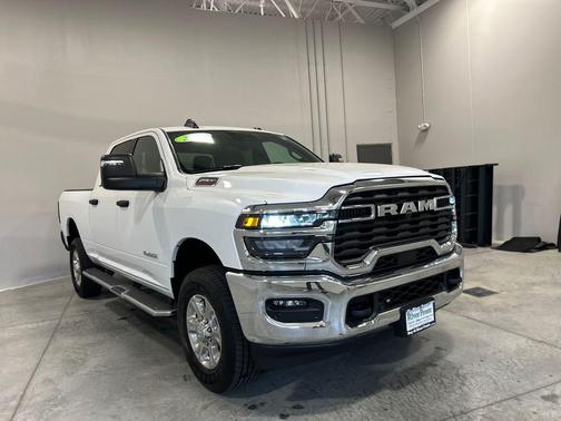 Bright White Clearcoat 2026 RAM 2500 Big Horn Crew Cab 4x4 6'4' Box