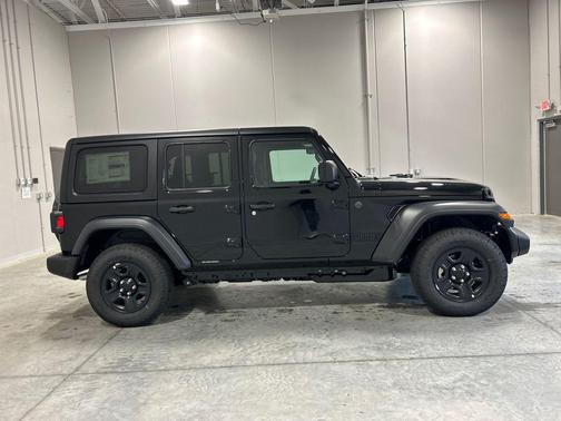 Black Clearcoat 2026 Jeep Wrangler Sport