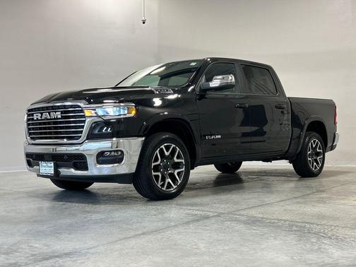 Diamond Black Crystal Pearlcoat 2025 RAM 1500 Laramie