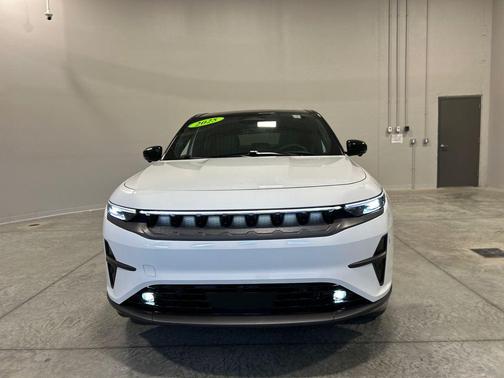 Bright White Clearcoat 2025 Jeep Wagoneer S Limited