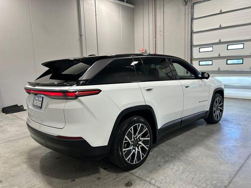 Bright White Clearcoat 2025 Jeep Wagoneer S Limited