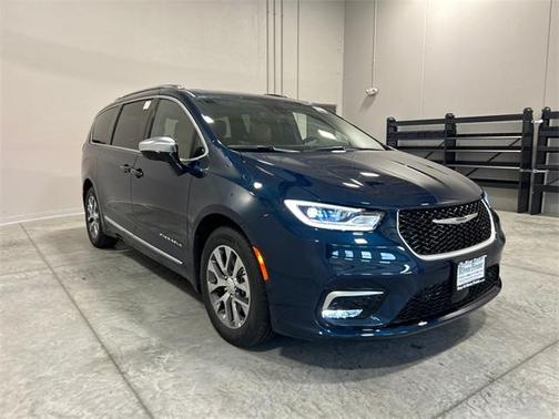 2025 Chrysler Pacifica Hybrid Pinnacle