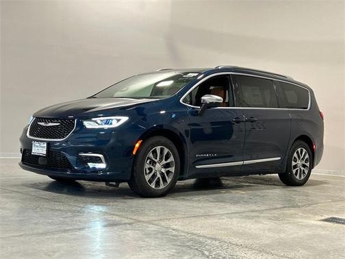 2025 Chrysler Pacifica Hybrid Pinnacle